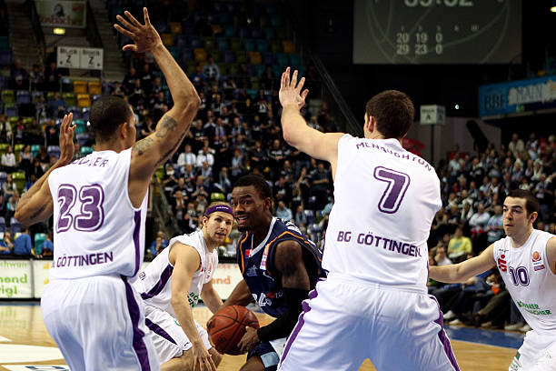 控制比赛的 控制比赛的