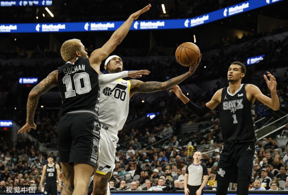 他们通过连 他们通过连